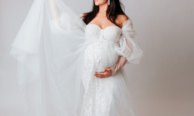 Photographe professionnelle séance photo femme enceinte en studio à Besançon