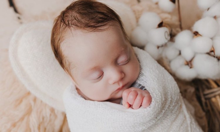 Photographe pour shooting photo naissance en famille à Besançon