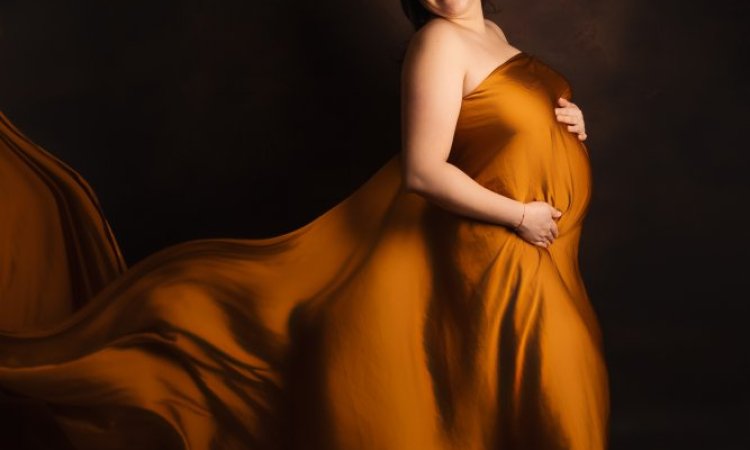 Photographe professionnelle pour séances photo grossesse et naissance en studio à Besançon