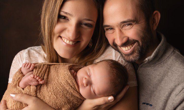 Shooting naissance en famille en studio en Franche-Comté