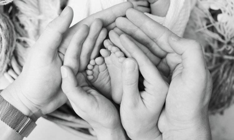  Photographe professionnelle shooting naissance en studio en Franche-Comté