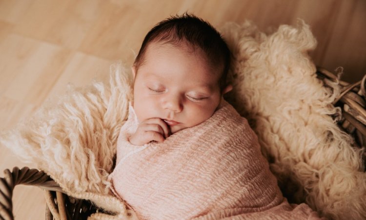 Photographe professionnelle séance naissance à Besançon