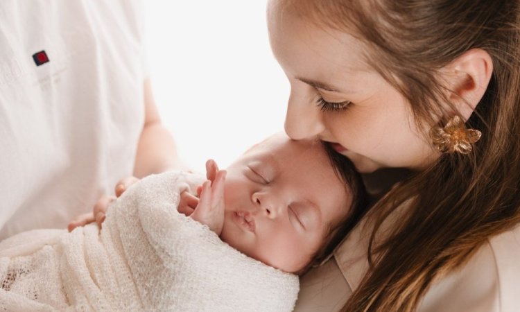 Photographe pour shooting photo naissance en famille à Besançon