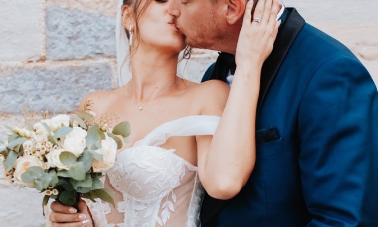 Photographe professionnelle de mariage aux Forges de Fraisans à Fraisans