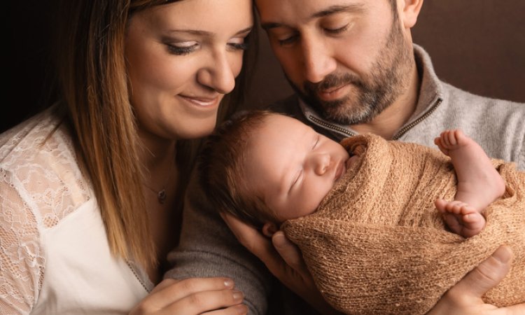 Shooting naissance en famille en studio en Franche-Comté