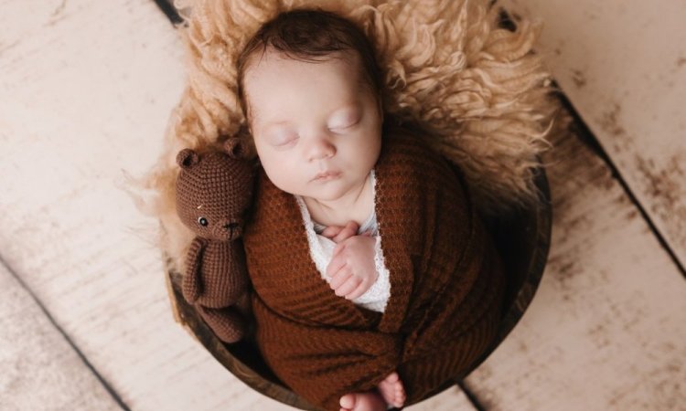 Photographe pour shooting photo naissance en famille à Besançon