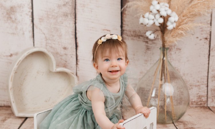 Photographe bébé 1 an en studio à Besançon