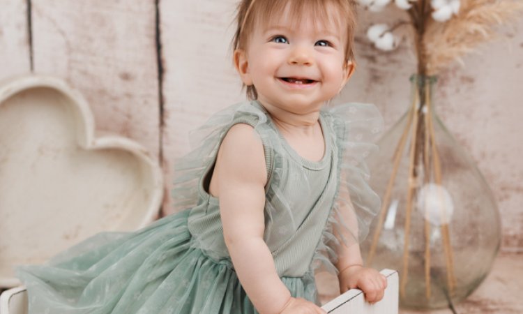Photographe bébé 1 an en studio à Besançon