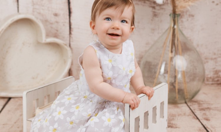 Photographe bébé 1 an en studio à Besançon