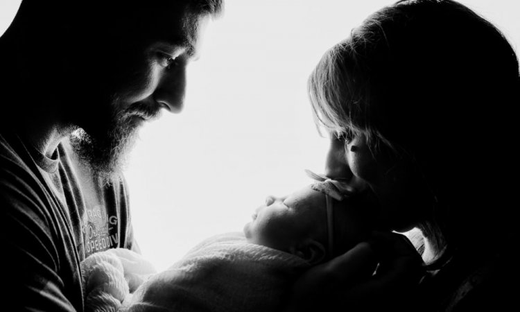 Photographe professionnelle séance photo naissance en studio à Besançon