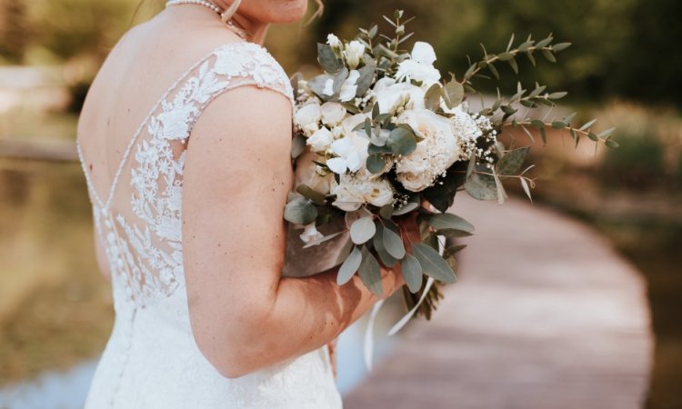 Photographe professionnelle de mariage au Moulin de la Mangue en Franche-Comté