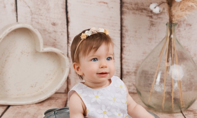 Photographe bébé 1 an en studio à Besançon