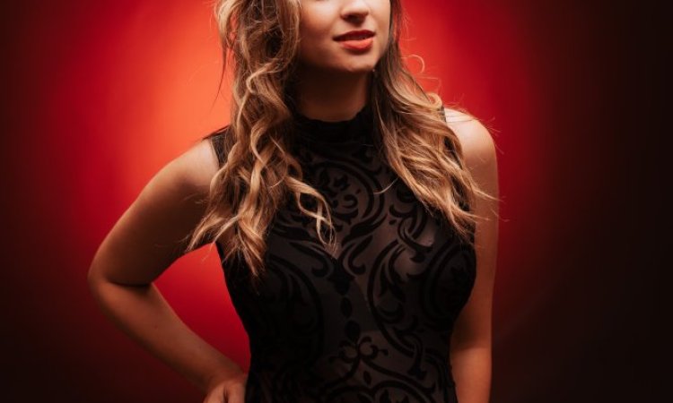 Photographe professionnelle shooting photo grossesse en studio à Besançon