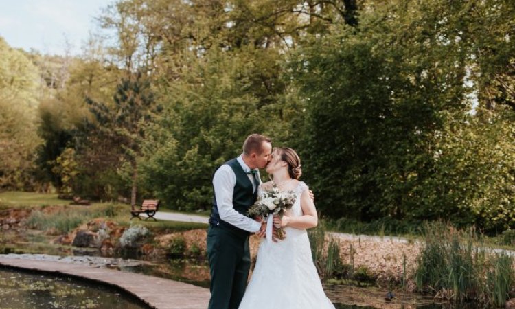 Photographe professionnelle de mariage au Moulin de la Mangue en Franche-Comté