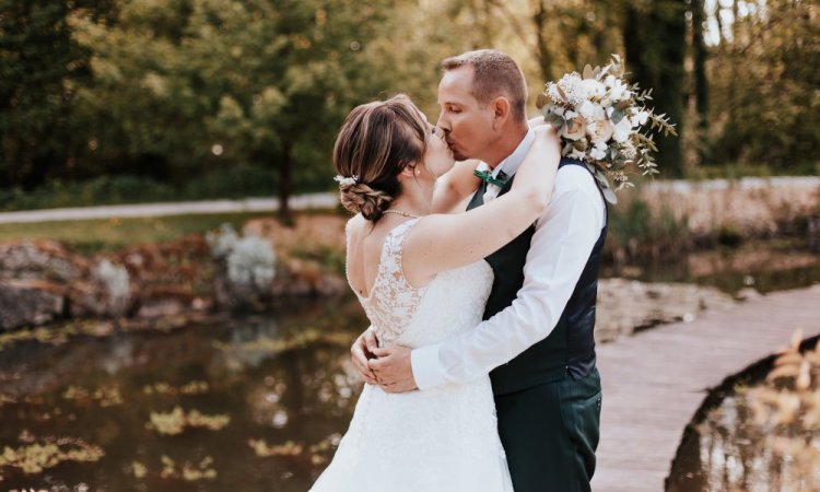 Photographe professionnelle de mariage au Moulin de la Mangue en Franche-Comté