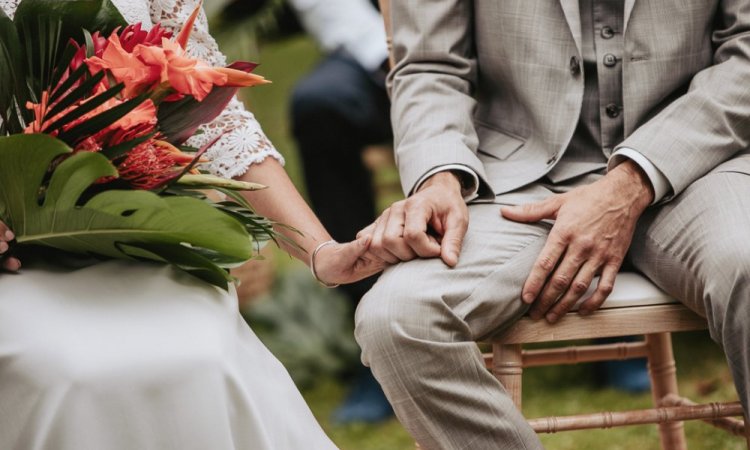 Photographe professionnelle mariage en petit comité à Besançon