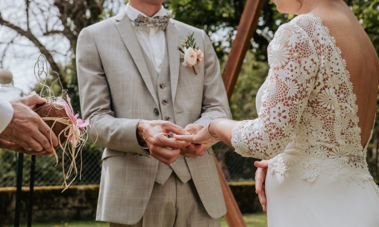 Photographe professionnelle mariage en petit comité à Besançon