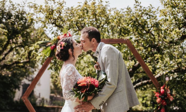 Photographe professionnelle mariage en petit comité à Besançon