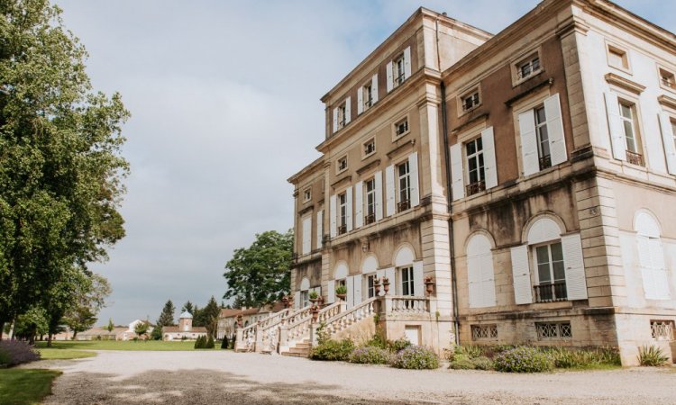 Photographe professionnelle mariage au château de Trouhans près de Dijon 