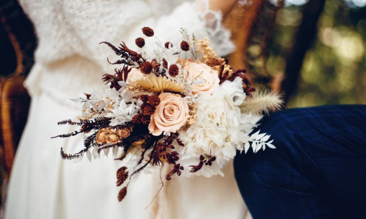 Shooting d'inspiration mariage au Château de la Dame Blanche à Geneuille