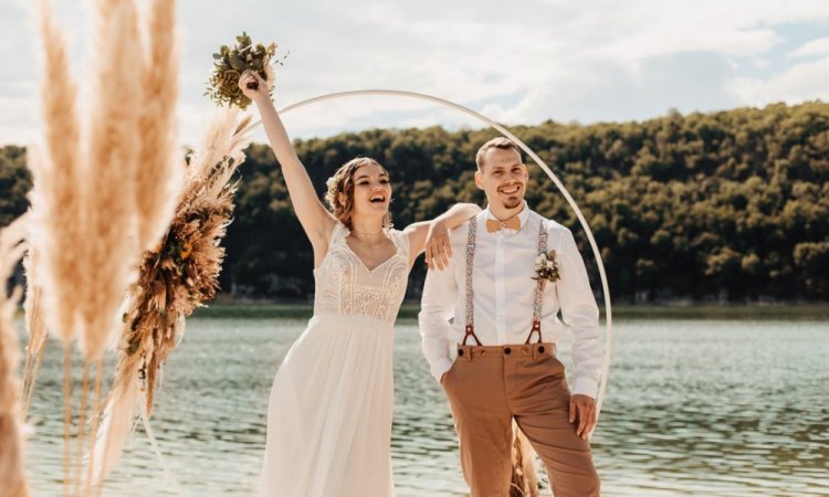 mariage bohème à la plage en Franche-Comté