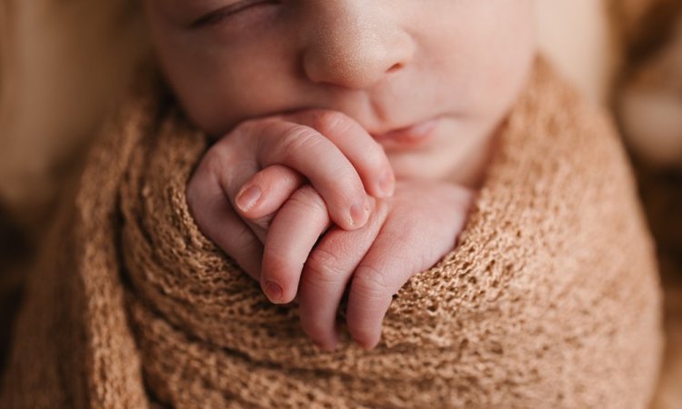 Photographe pour séance photo naissance en studio à Besançon