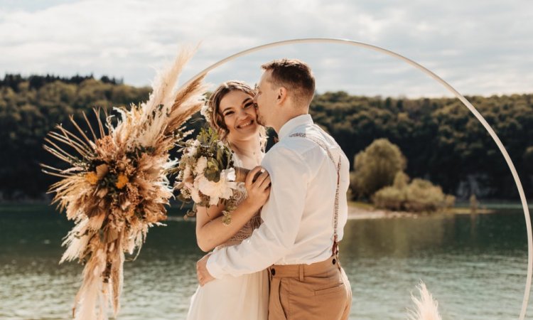 mariage bohème à la plage en Franche-Comté