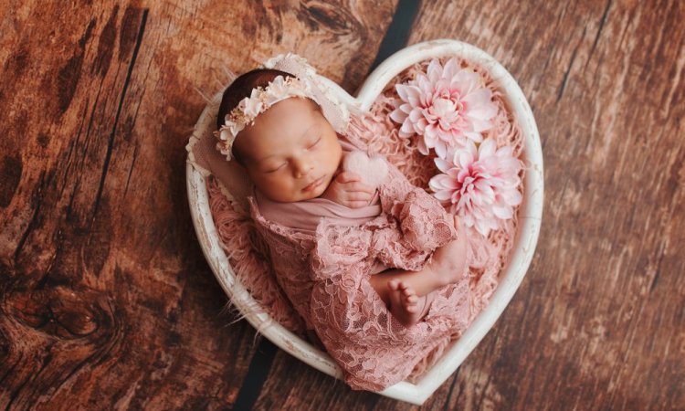 Photographe professionnelle pour photo de naissance Besançon