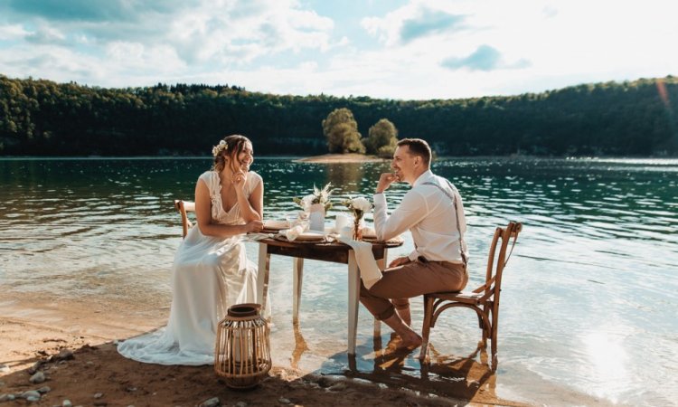 mariage bohème à la plage en Franche-Comté