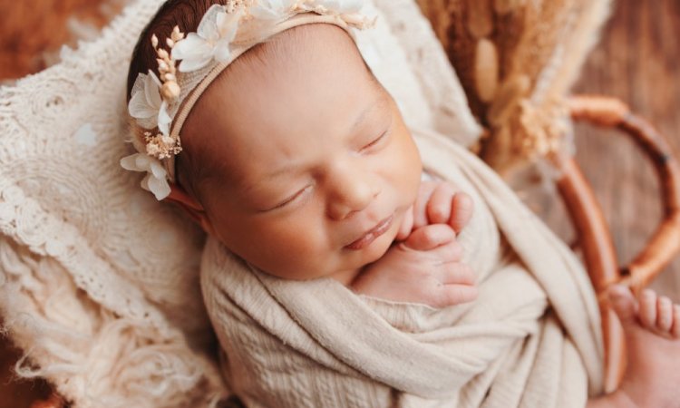 Photographe professionnelle pour photo de naissance Besançon