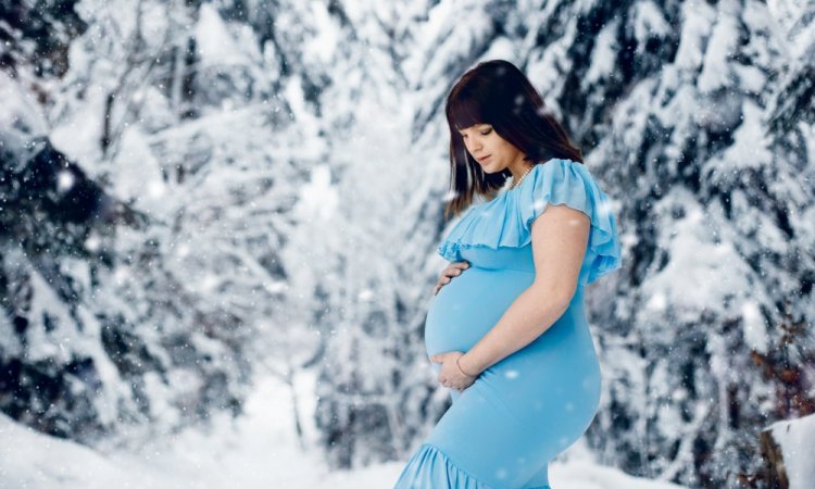 Shooting grossesse hivernal à Pontarlier 