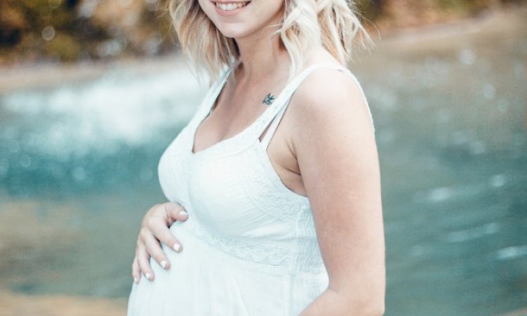 Shooting grossesse aux cascades d'Arbois