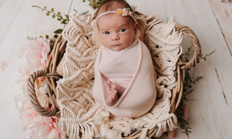 Photographe pour shooting bébé en studio à Besançon 