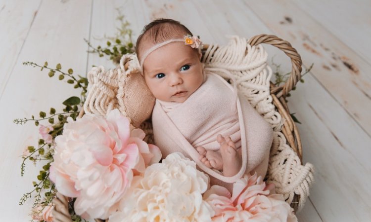 Photographe pour shooting bébé en studio à Besançon 