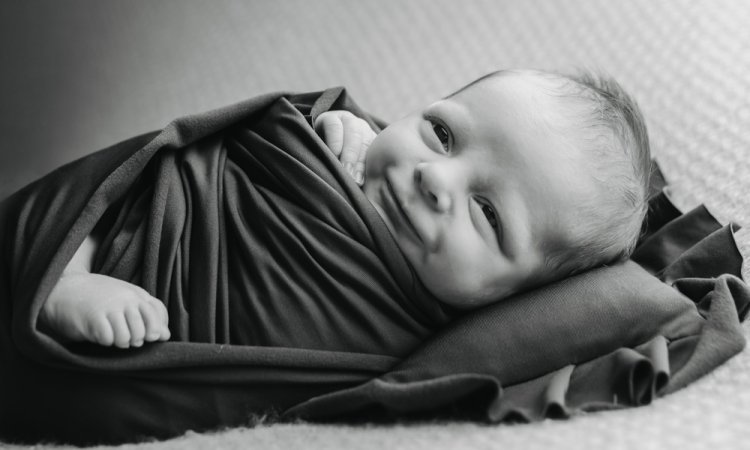 Séance photo bébé garçon en studio à Besançon