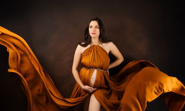 Shooting photo grossesse en studio avec mise en beauté à Besançon