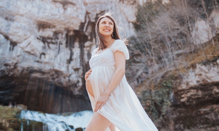 Shooting Grossesse Source du Lison en Franche-Comté