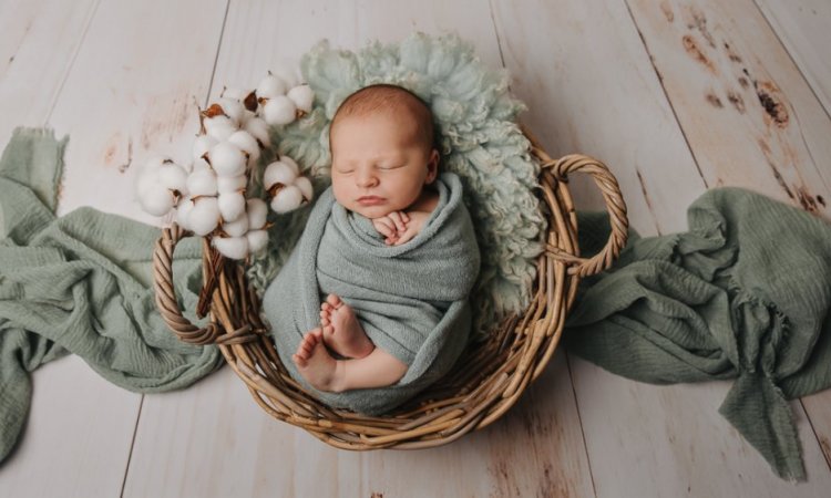 Photographe photos de naissance en studio à Besançon