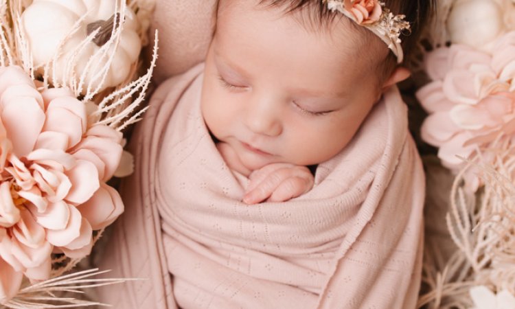 Photographe pour shooting naissance fille à Besançon