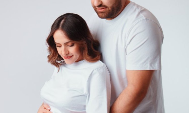 Shooting Grossesse En Studio En Couple À Besançon