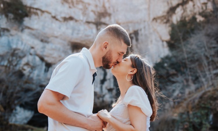 Shooting Grossesse Source du Lison en Franche-Comté