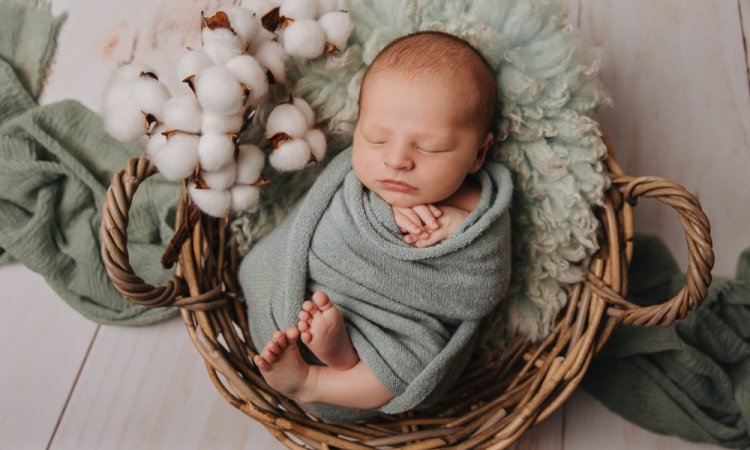 Photographe photos de naissance en studio à Besançon