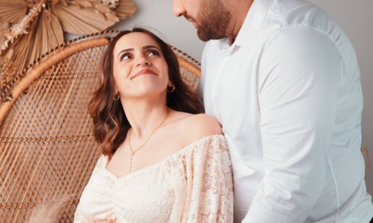 Shooting Grossesse En Studio En Couple À Besançon