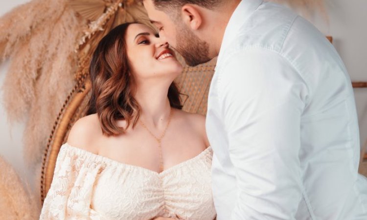 Shooting Grossesse En Studio En Couple À Besançon