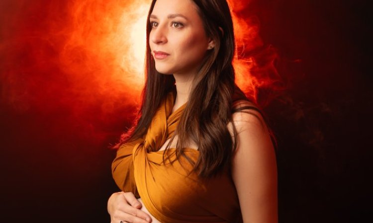 Shooting photo grossesse en studio avec mise en beauté à Besançon