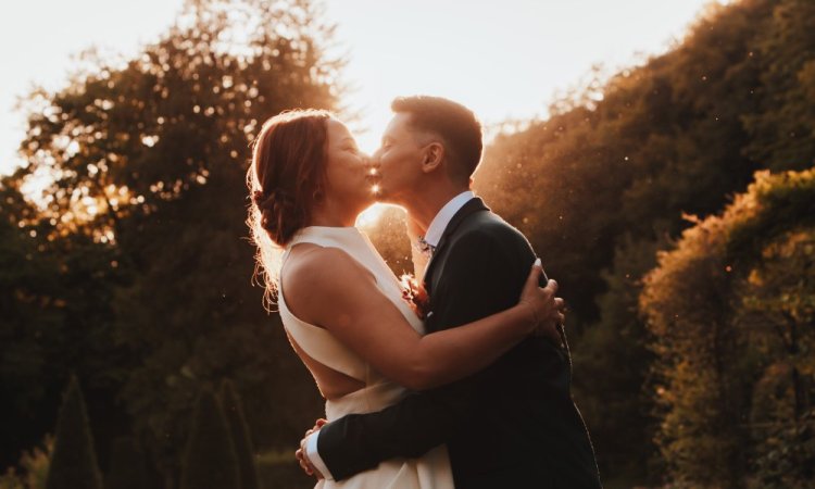 Photos de couple à la golden hour – Photographe de mariage dans le Doubs