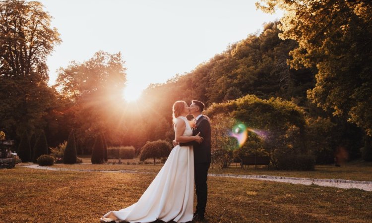 Photos de couple à la golden hour – Photographe de mariage dans le Doubs