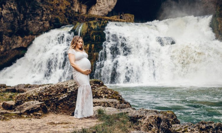Photographe pour shooting grossesse en famille en Franche-Comté