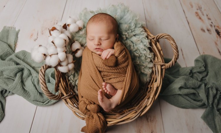 Photographe photos de naissance en studio à Besançon