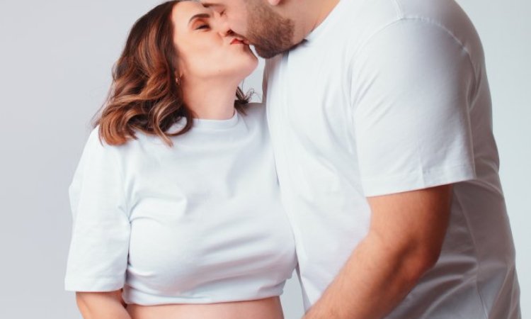 Shooting Grossesse En Studio En Couple À Besançon